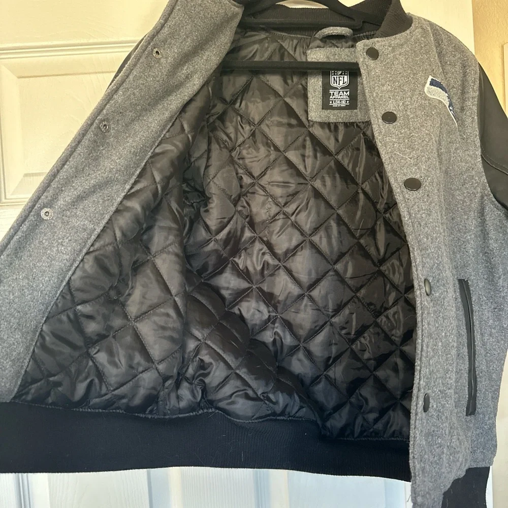 NFL Kids Seahawks Bomber Jacket - Picture 5 of 8